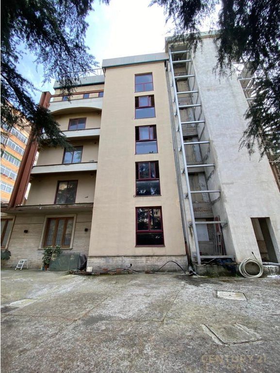 EXCLUSIVE! A 5-story business building is for rent at the former last station, New Tirana.