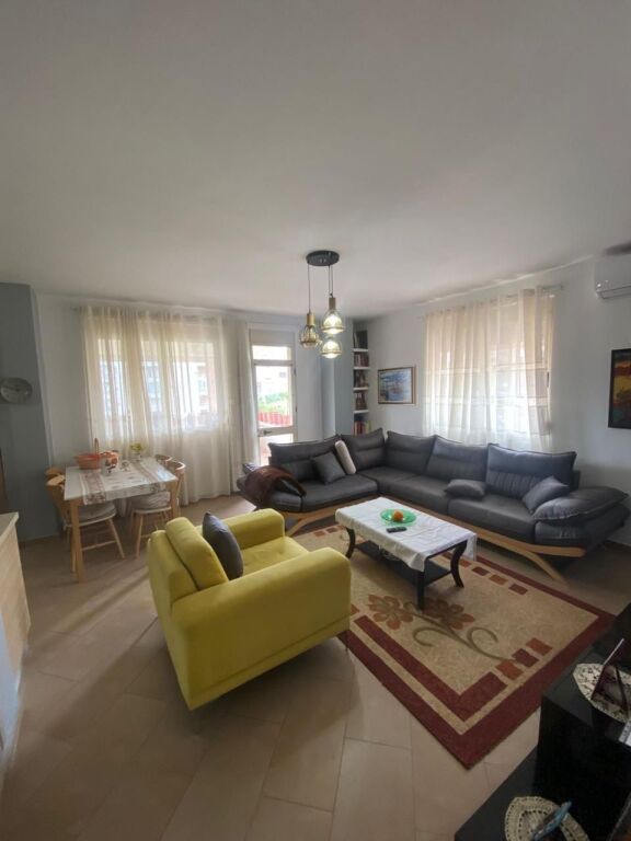 Apartament 2+1 + 3 ballkone per shitje tek Eleonora