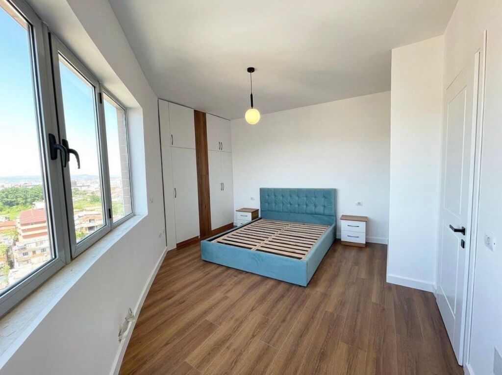Apartament 2+1, Astir!