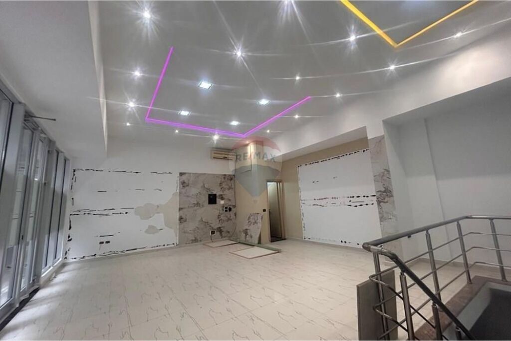 🏪 Shop – For Sale | Vlorë 📍 Behind Conad | Isa Boletini Square