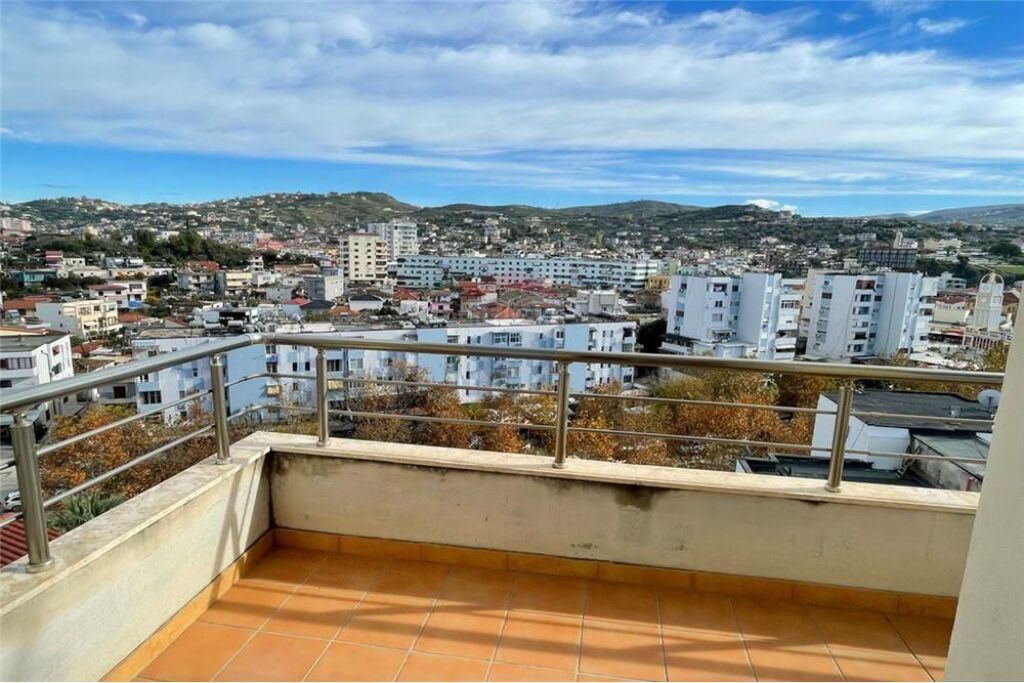 🏡 Apartament 2+1 me Qira – Rruga e Re, Vlorë