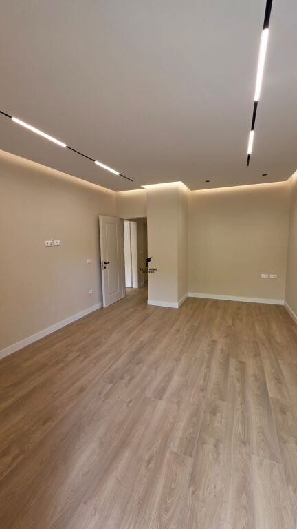 UFFICIO IN AFFITTO 131M2 AIR ALBANIA 250.000 LEKE FH-66812