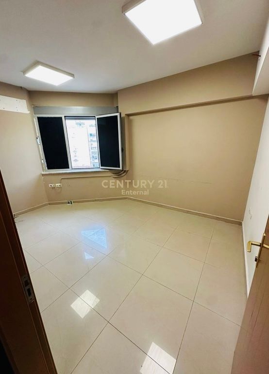 Complesso Halili - Affittasi 300m2 Ambiente Commerciale
