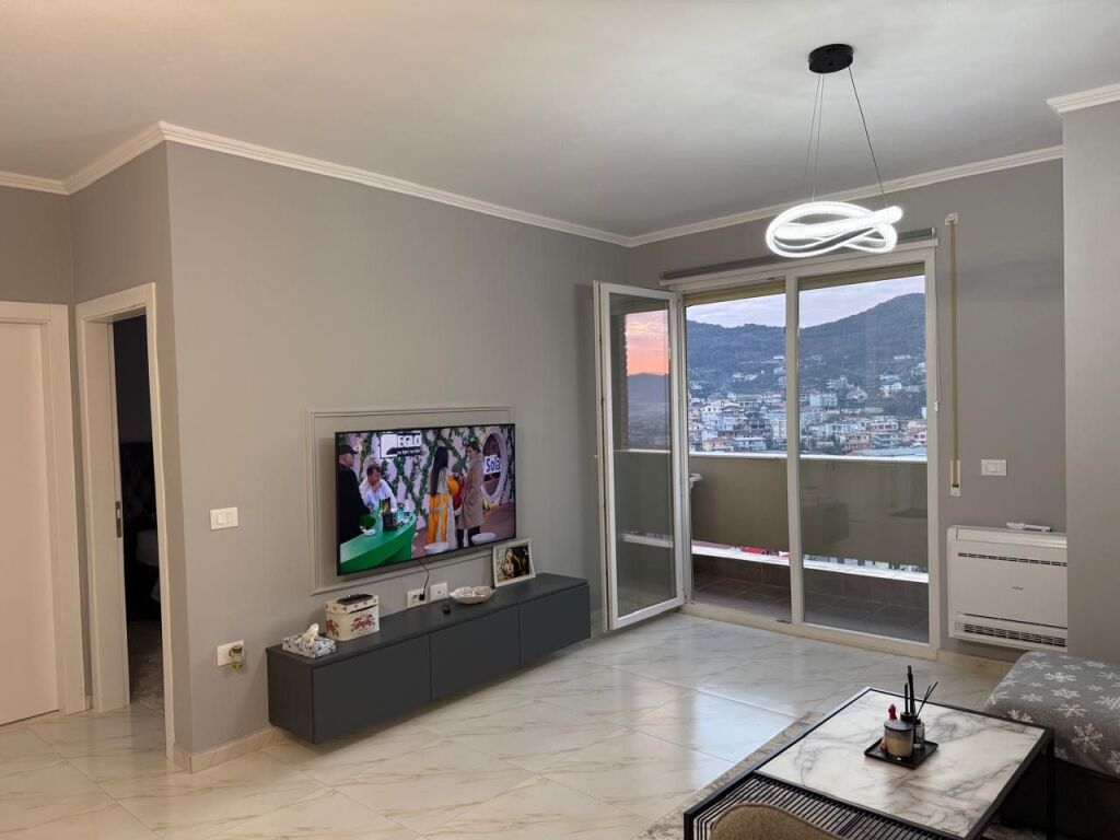 Disponiamo di un appartamento 1+1 in affitto presso il Complesso Golden Park, Via Kavajes.