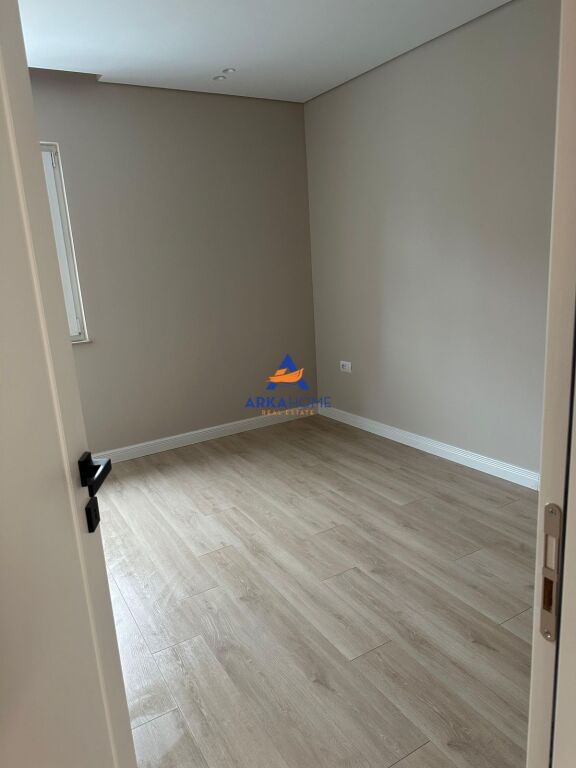 JEPET APARTAMENT ME QERA 3+1+2+1BALLKON "DON BOSKO" 850 EURO