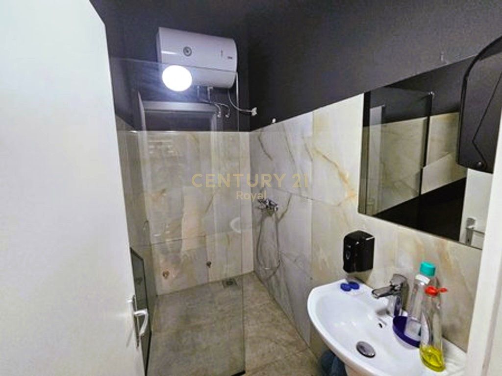 Commercial space for rent on Bardhok Biba Street