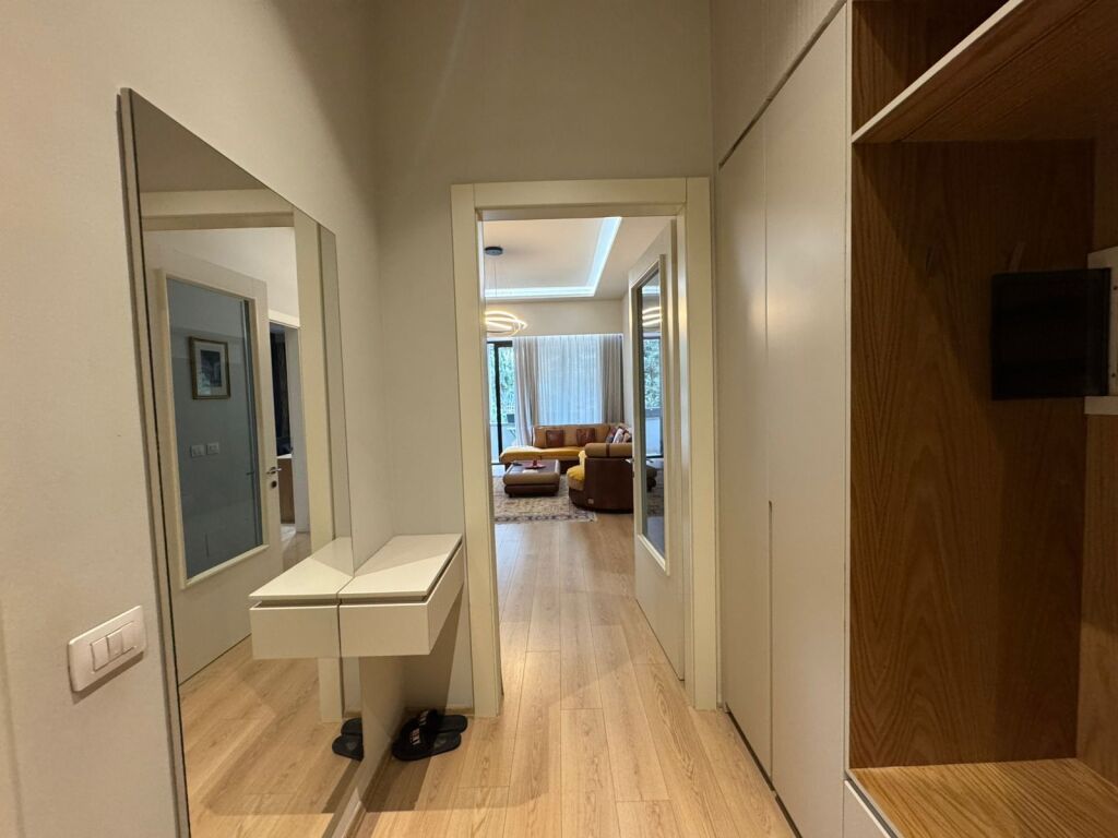 Apartament ne shitje 3+1+2 me 2 poste parkimi , Liqeni i Thate