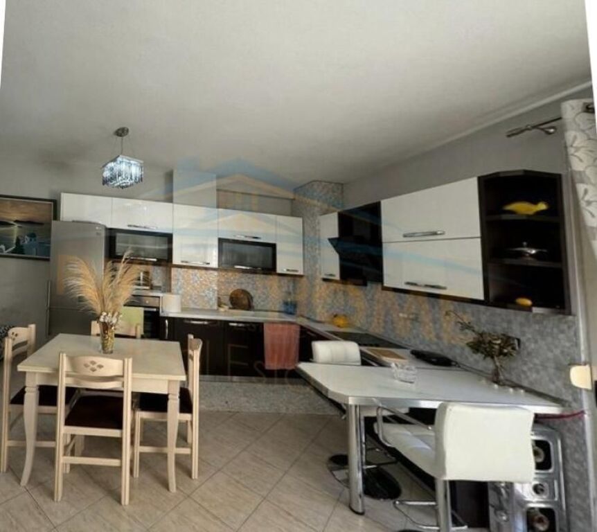 Qera,Apartament 1+1 prane pastuceri Melises ,Fresk