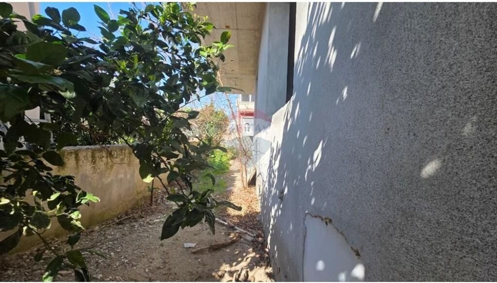 🏡 3-storey Villa for Sale – 24 Maji Neighborhood, Vlora