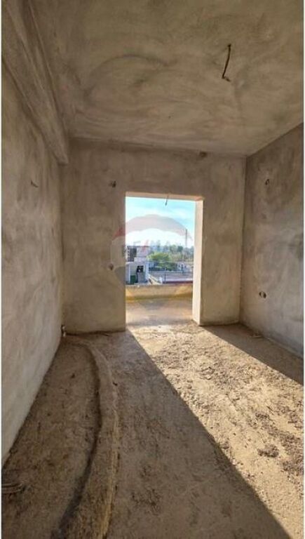 🏡 3-storey Villa for Sale – 24 Maji Neighborhood, Vlora