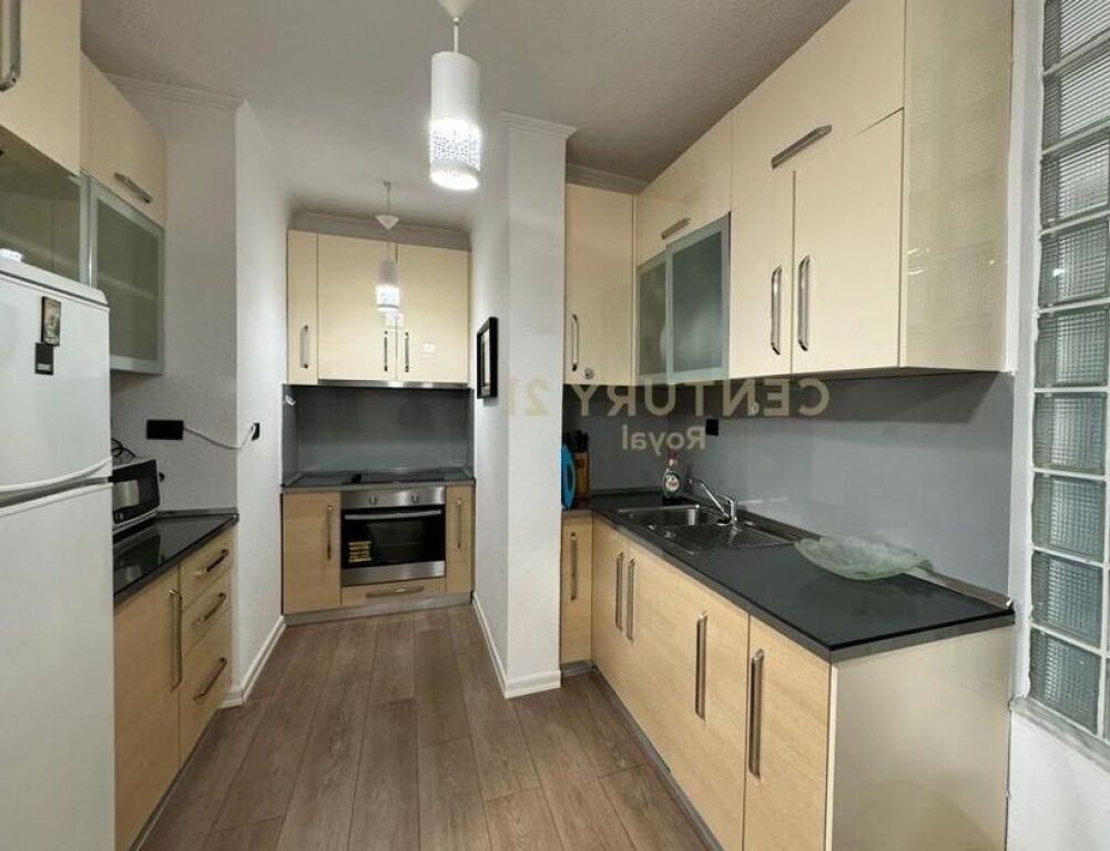 Apartament 2+1 +Post parkimi me qira , rruga e Kosovareve