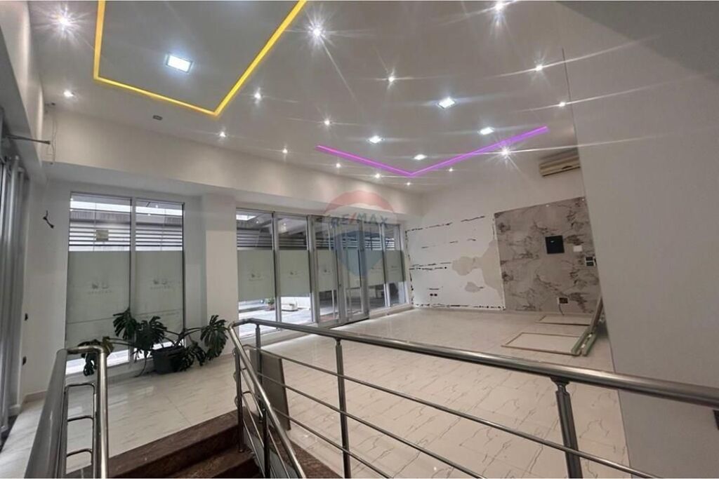 🏪 Shop – For Sale | Vlorë 📍 Behind Conad | Isa Boletini Square