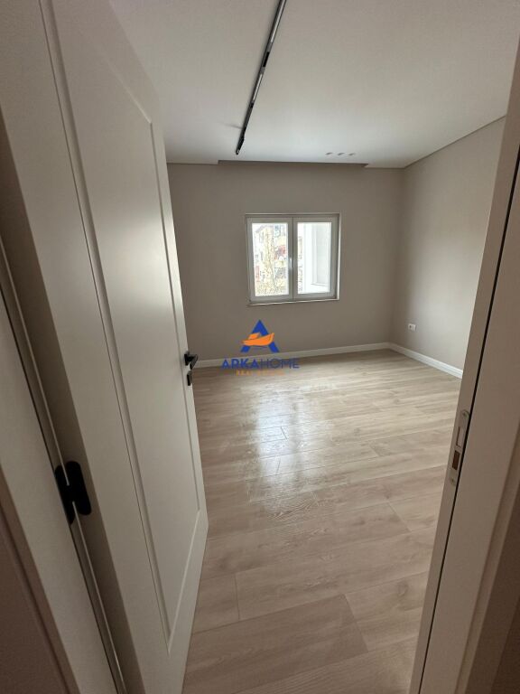 JEPET APARTAMENT ME QERA 3+1+2+1BALLKON "DON BOSKO" 850 EURO