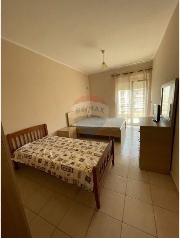 🏡 Apartament 1+1 me Qira – Lungomare, Vlorë