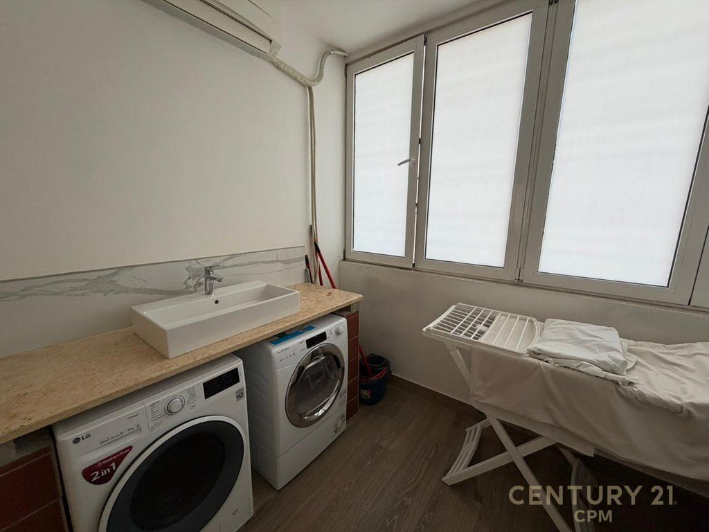 APARTAMENT 2+1+POST PARKIMI ME QIRA PRANE KOMUNES SE PARISIT!