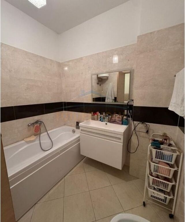 In vendita, Appartamento 2+1+2, Complesso Tower Bridge, Via Dibra.