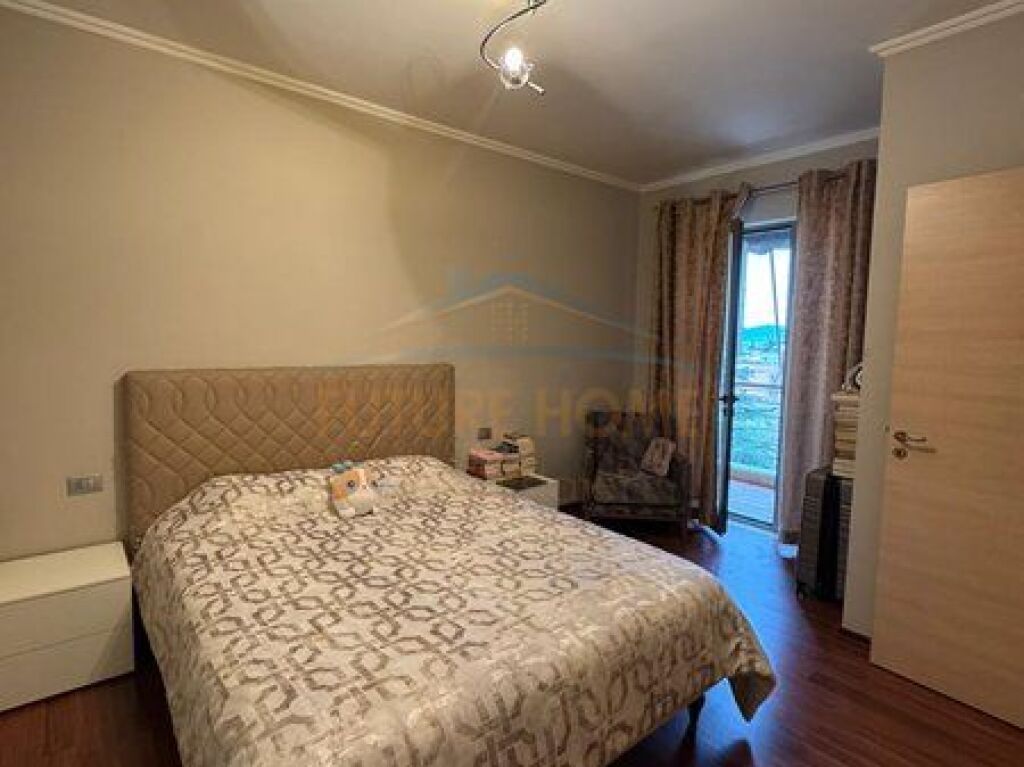 Shitet,Apartament 2+1+2, Kompleksi Tower Bridge,Rruga e Dibres.