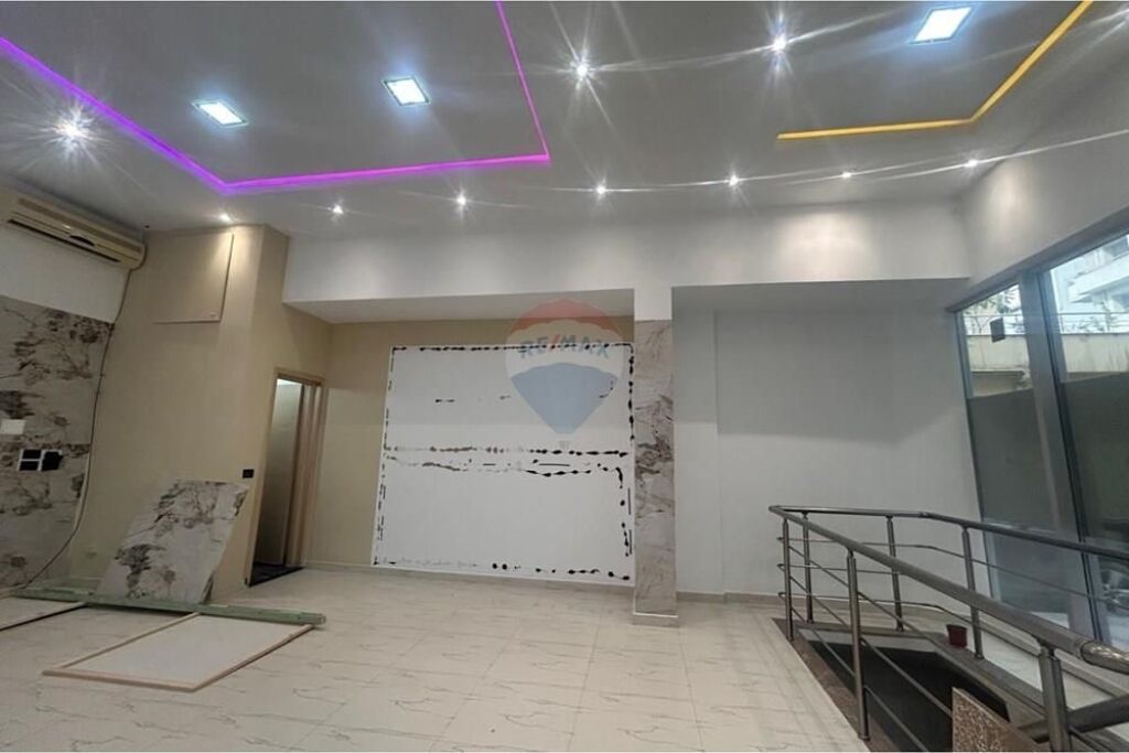 🏪 Shop – For Sale | Vlorë 📍 Behind Conad | Isa Boletini Square