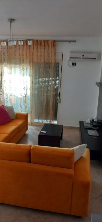 Appartamento 1+1 in affitto a Golem. Affitto annuale DI FRONTE all'hotel Hepidan