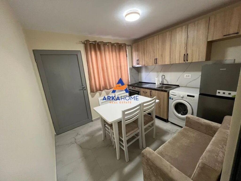 APPARTAMENTO IN AFFITTO 1+1+ BALCONE "ZONA DELLA SCUOLA UNITA, 5 MIN DAL FACOLTÀ DI MEDICINA" 400 EURO