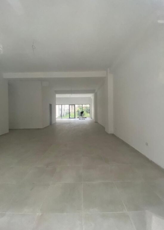 SHOP FOR RENT 141 M2 LAPRAKE 130,000 LEKE FH-66986