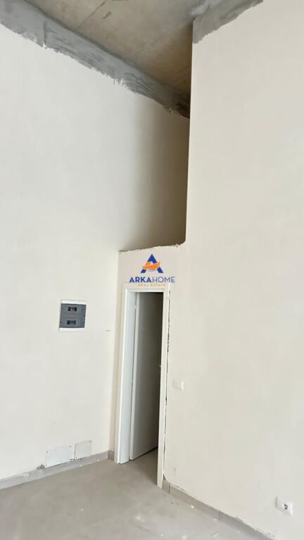 LOCALE COMMERCIALE IN AFFITTO 30M2 "PAZARI I RI" 100.000 LEKE