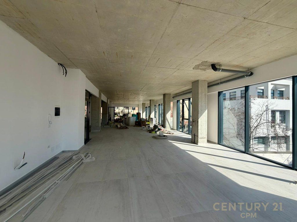 AMBIENT 110 METRA OPEN SPACE BUZE RRUGES BARRIKADAVE PER QIRA!