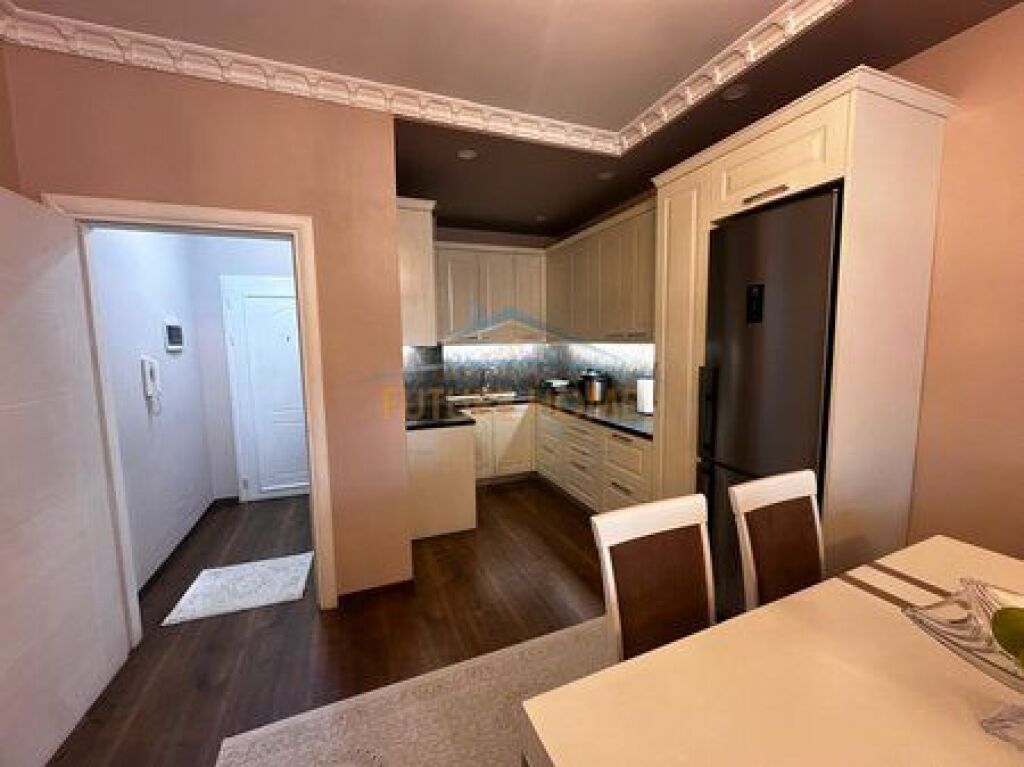 Shitet, Apartament 3+1+2 ,Unaza e Re ,Tiranë