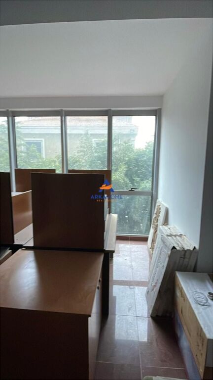 LOCALE PER UFFICI IN AFFITTO 230M2 "BLLOK, VICINO A SKY TOWER" 5500 EURO