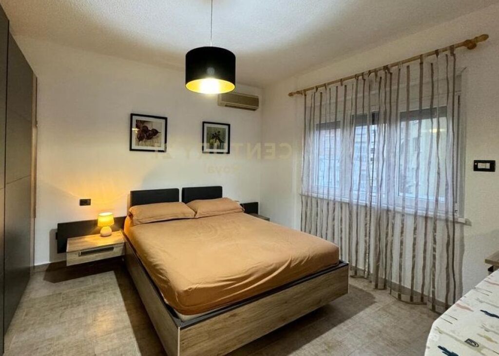 Apartament 2+1 +Post parkimi me qira , rruga e Kosovareve