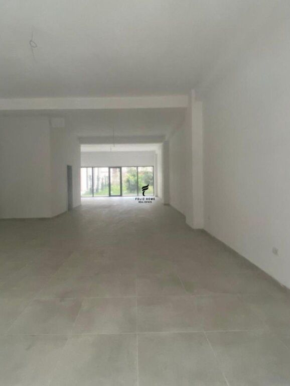 SHOP FOR RENT 141 M2 LAPRAKE 130,000 LEKE FH-66986