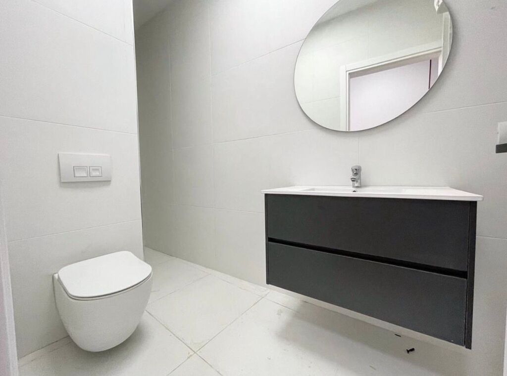 Apartament 2+1, Astir!