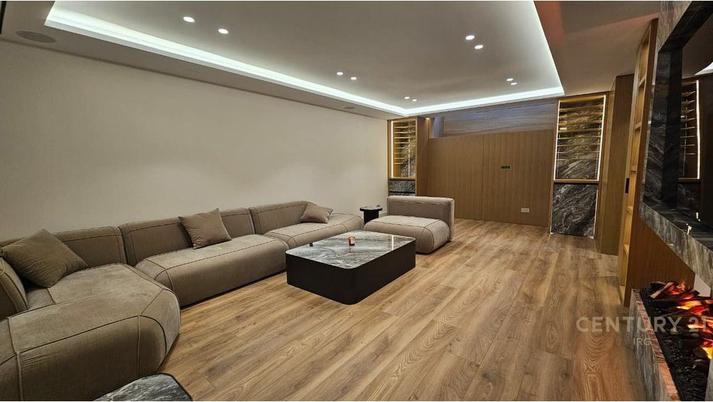 MAGNIFICA VILLA SU 4 PIANI IN AFFITTO PRESSO IL LUMINOR RESIDENCE VICINO A TEG!