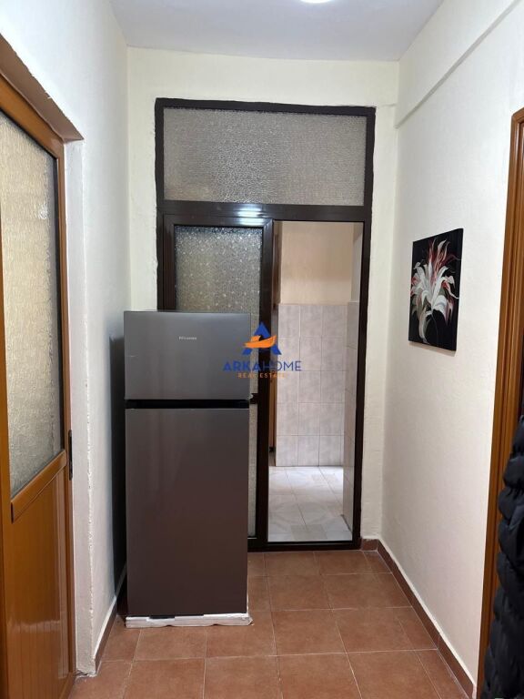 JEPET APARTAMENT ME QERA 1+1+BALLKON "FAKULTETI JURIDIK, ISH BLLOKU" 500 EURO