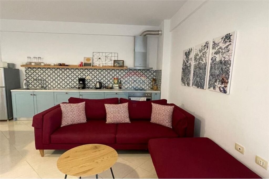 🏡 Apartament 2+1 me Qira – Rruga e Re, Vlorë
