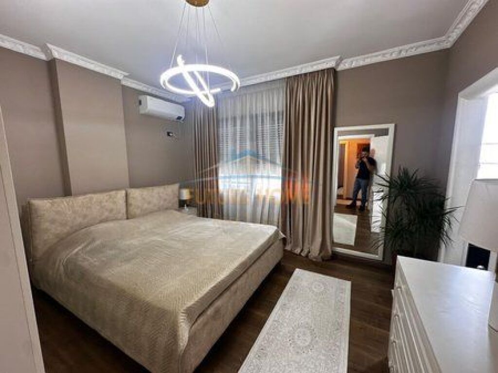 Shitet, Apartament 3+1+2 ,Unaza e Re ,Tiranë