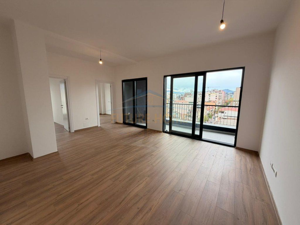 Qira, Apartament 3+1+2, Rruga e Barrikadave, Tiranë.