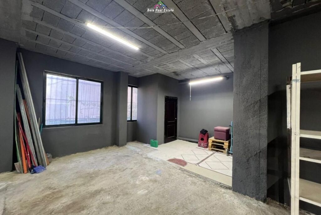 Magazine For Rent In Laprake ( ID BM293) Tirane