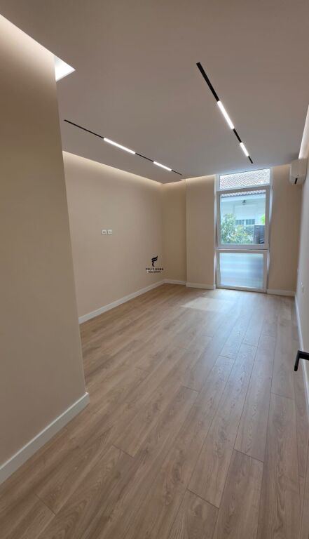UFFICIO IN AFFITTO 131M2 AIR ALBANIA 250.000 LEKE FH-66812