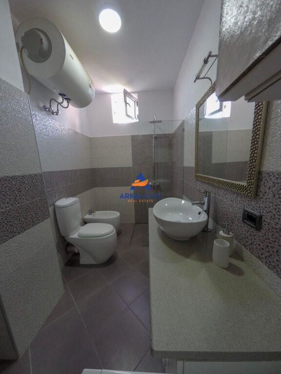 JEPET APARTAMENT ME QERA 1+1+BALLKON "MYSLYM SHYRI" 50.000 LEKE