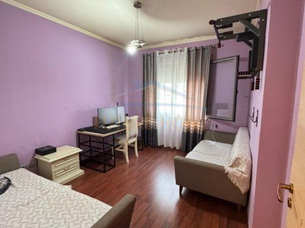 Shitet,Apartament 2+1+2, Kompleksi Tower Bridge,Rruga e Dibres.