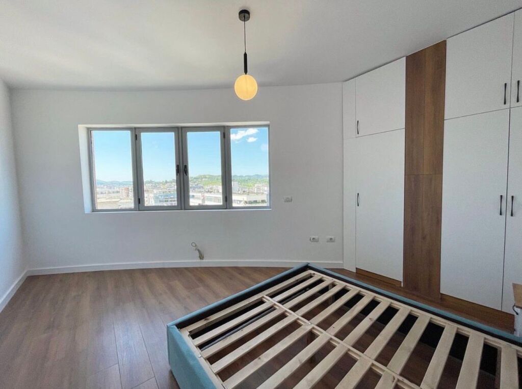 Apartament 2+1, Astir!