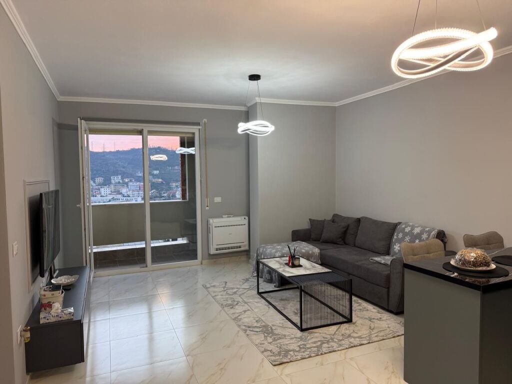 Disponiamo di un appartamento 1+1 in affitto presso il Complesso Golden Park, Via Kavajes.