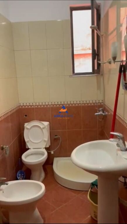 JEPET APARTAMENT ME QERA 2+1+BALLKON "RRUGA ILIA DOLI SHEPERI, SHKOLLA 1 QERSHORI" 40.000 LEKE
