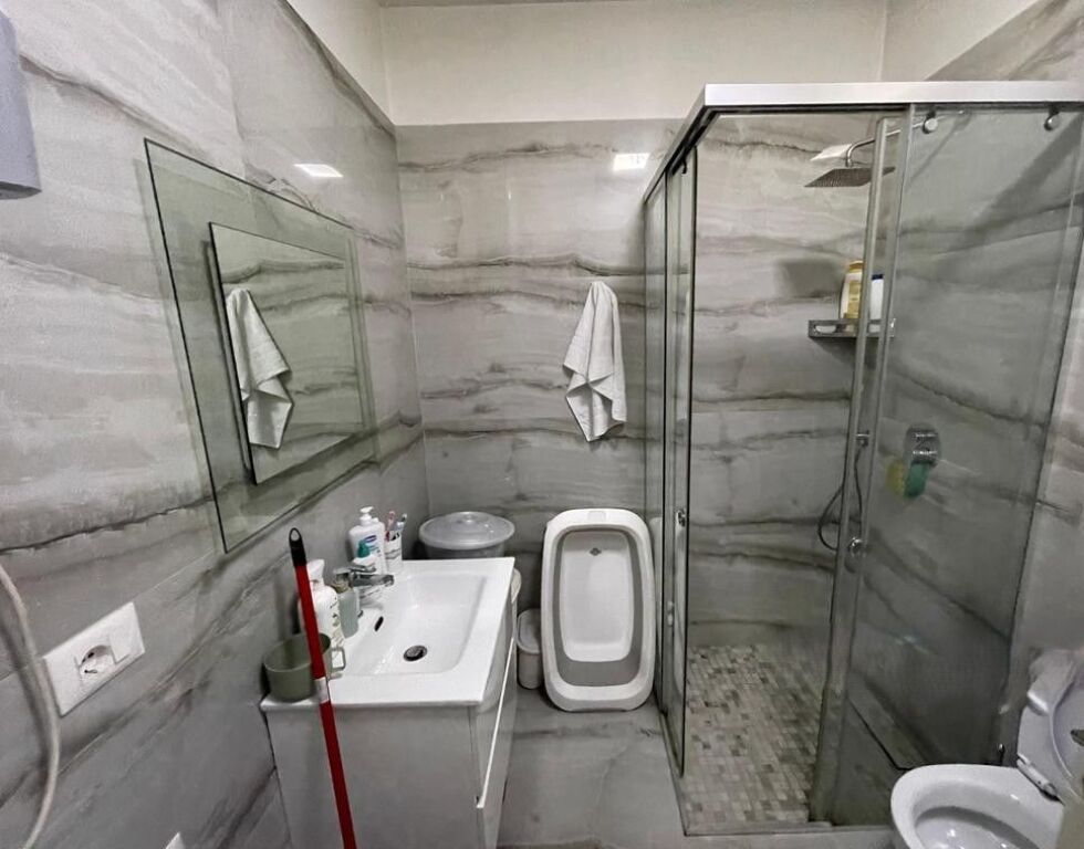 SHITET APARTAMENT 2+1 TE SHKOLLA E BASHKUAR