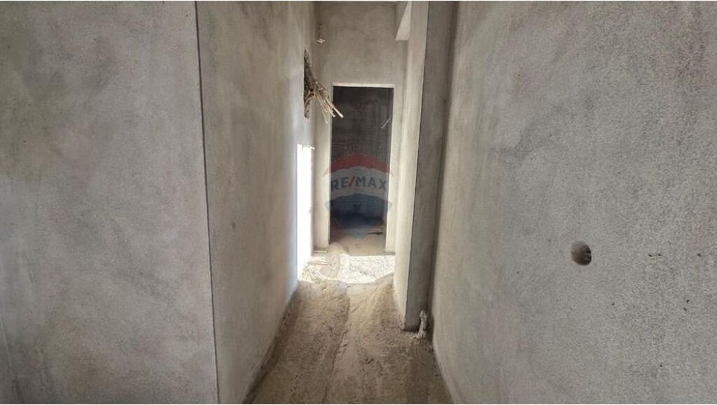 🏡 3-storey Villa for Sale – 24 Maji Neighborhood, Vlora