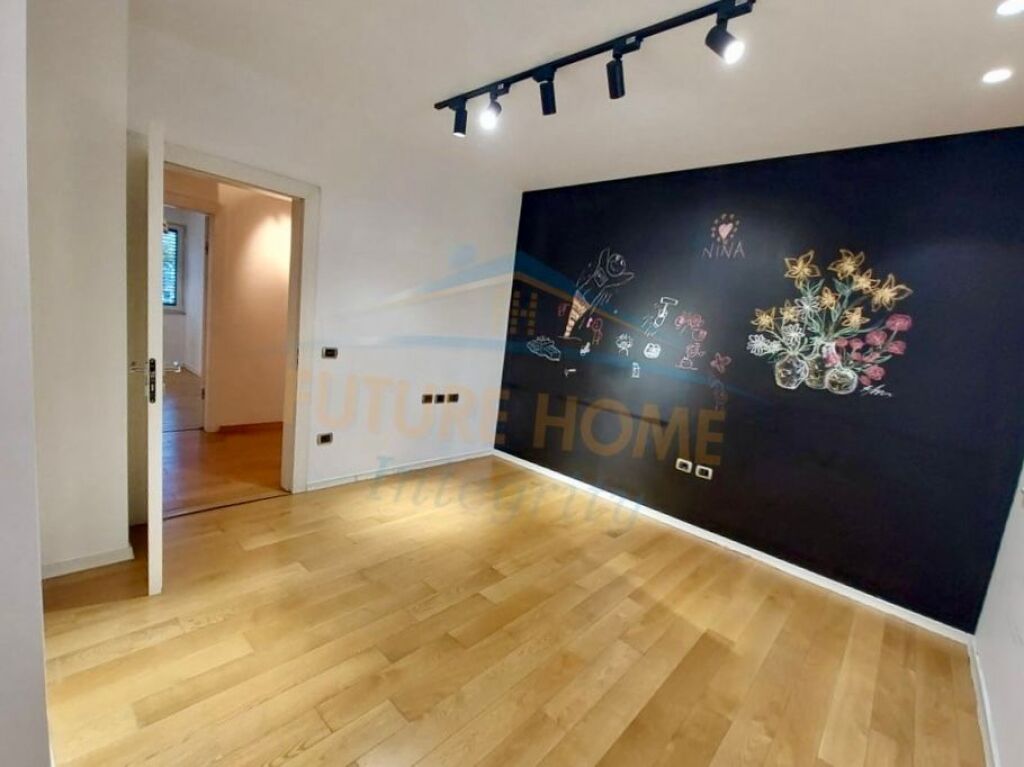 Qera, Apartament për Zyra, Blloku, Tiranë.