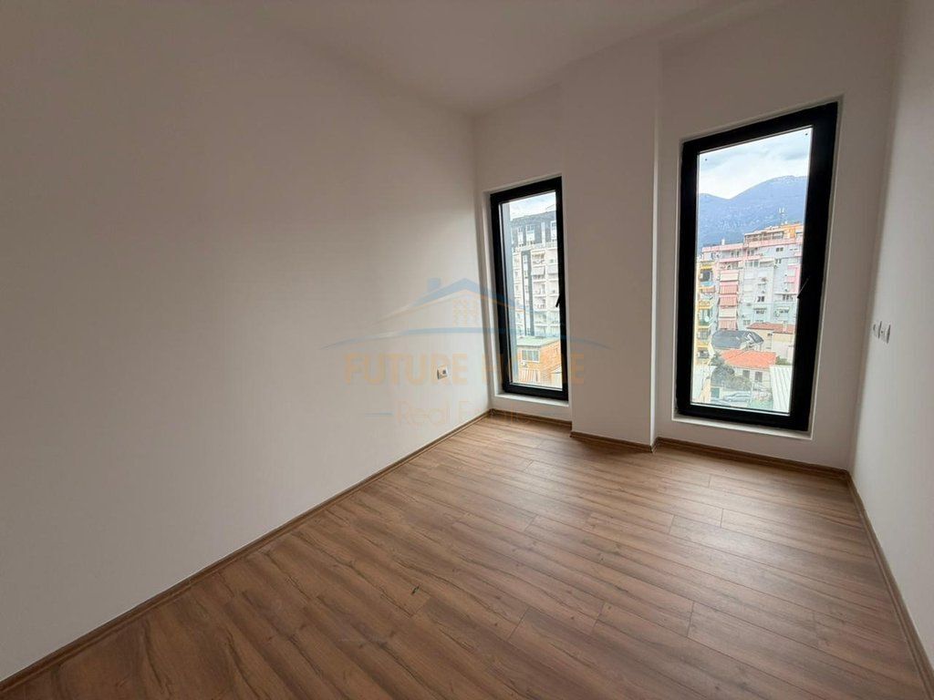 Qira, Apartament 3+1+2, Rruga e Barrikadave, Tiranë.