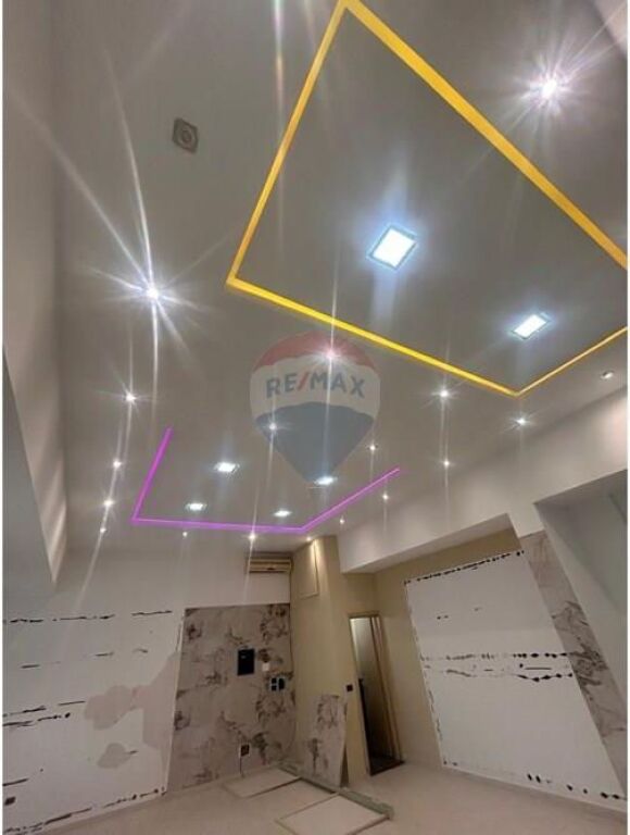 🏪 Shop – For Sale | Vlorë 📍 Behind Conad | Isa Boletini Square
