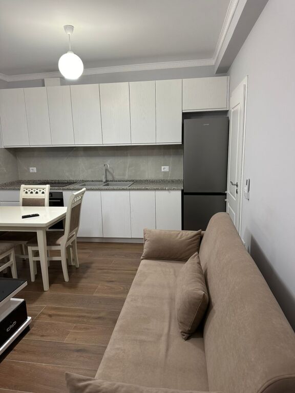 Disponojme Apartament Modern me Qira 1+1 ne Astir !